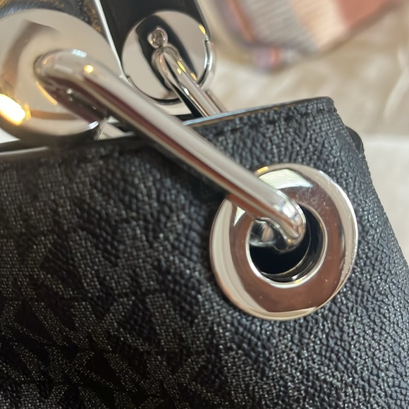 Pre Loved Michael Kors Auth Monogram Canvas and Leather - Picture 6 of 14